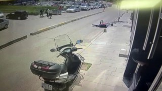 Bisiklet kazası güvenlik kameralarına yansıdı