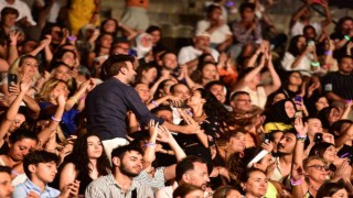 Bodrumda turistler Buray konserine akın etti