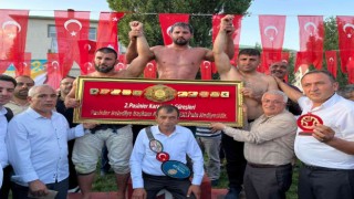 Bölükbaşı, Pasinlerde baş pehlivan oldu