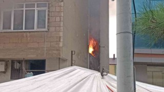 Boş daire alevlere teslim oldu