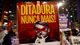 Brezilyada Bolsonaro karşıtları sokaklara döküldü