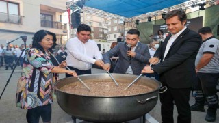 Bucada geleneksel aşure ikramı
