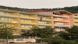 Bunalıma giren genç balkondan atladı