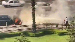 Bursada alev alan lüks otomobil kullanılamaz hale geldi