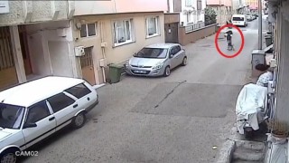 Bursada başıboş sokak köpeği kursa giden kız çocuğunu böyle ısırdı