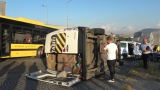 Bursada işçileri taşıyan 2 servis minibüsü çarpıştı: 8 kişi yaralandı