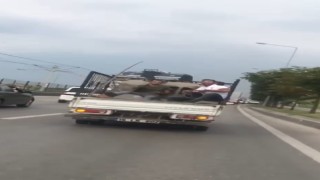 Bursada kamyonet arkasında tehlikeli yolculuk kamerada