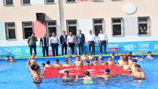 Bursada okul bahçesinde eğlence vakti