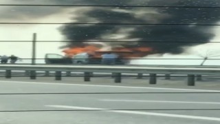 Bursada seyir halinde giden hafif ticari araç alev alev yandı