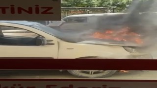 Bursada seyir halindeki hafif ticari araç alev alev yandı