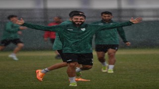 Bursaspor yağmur altında çalıştı