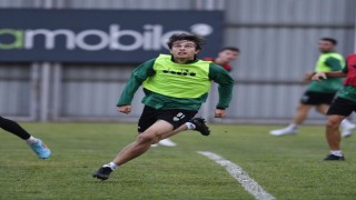Bursasporlu futbolcular yoğun mesai yapıyor