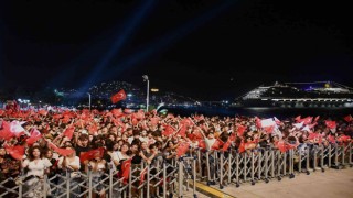 Büyük Taaruzun 100üncü yılında Kuşadalılar meydanları Doldurdu