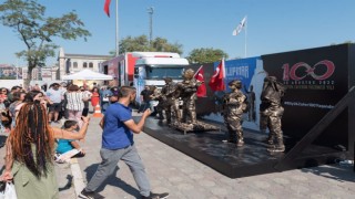 Büyük Zaferin ruhu canlı heykellerle yaşatılıyor
