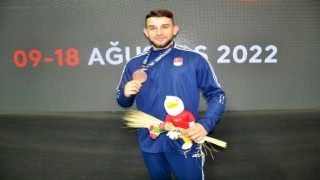 Büyükşehirin sporcusuna bronz madalya
