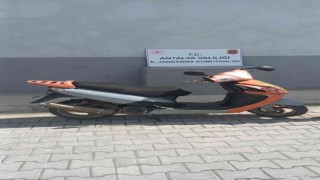 Çalıntı motosikletle kontrol noktasından kaçan sürücü, ikinci kontrol noktasında yakalandı