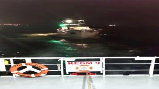 Çanakkale Boğazında sürüklenen tekne kurtarıldı