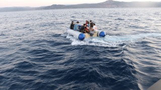 Çanakkalede radar ile tespit edilen 16 göçmen yakalandı
