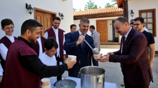Çankırı Mevlevihanesinde 96 yıl sonra yeniden aşure dağıtıldı