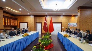 Çavuşoğlu, Çinli mevkidaşı Wang Yi ile görüştü