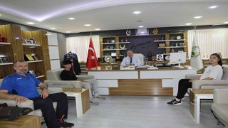 Çekilişte kendilerine çıkan bisikleti ihtiyacı olana hediye ettiler