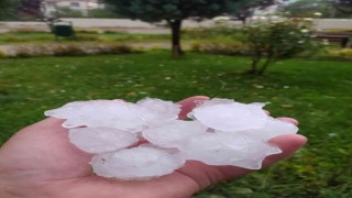 Ceviz büyüklüğünde yağan dolu hayatı olumsuz etkiledi