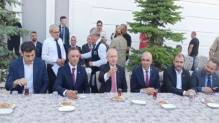CHP Genel Başkanı Kılıçdaroğlu Çorumda çay molası verdi