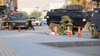 Cizrede şüpheli valiz patlatıldı, meraklı kalabalık dikkatlerden kaçmadı