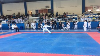 Çocuk evlerinde kalan çocuklar karate turnuvasından başarıyla döndü