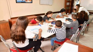 Çocuklar resim yapmayı çok seviyor