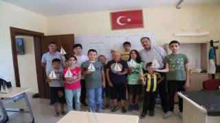 Çocukların hayali model uçak yapımı kursunda gerçeğe dönüşüyor