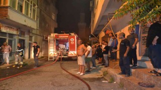 Çorluda gece yarısı korkutan yangın: Mahalleli sokağa döküldü
