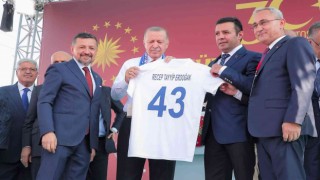 Cumhurbaşkanı Erdoğana, Belediye Kütahyaspor forması hediye edildi