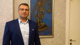 Dava için yola çıkan avukatın kamu görevi yaptığı gerekçesiyle itiraz ettiği hız cezası iptal edildi