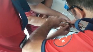 Denedikleri yüzüklerden kurtulamayan kadınların imdadına itfaiye yetişti