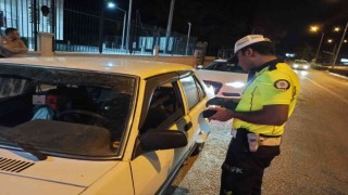 Denetiminde polis bir sürücüyü alkollü araç kullanırken yakaladı