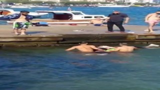 Denizde boğulma tehlikesi geçiren kişiyi vatandaşlar kurtardı