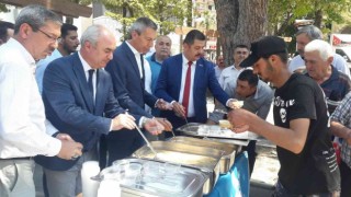 Denizli Ülkü Ocaklarından aşure ikramı