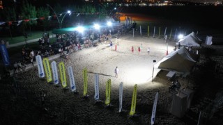 Derincede plaj voleybolu rüzgarı esti