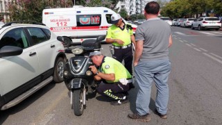 Devrilen elektrikli bisiklet sürücüsü yaralandı