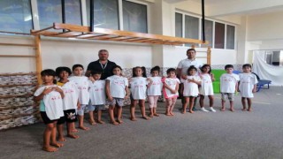 Didimli genç sporculara tişört sürprizi