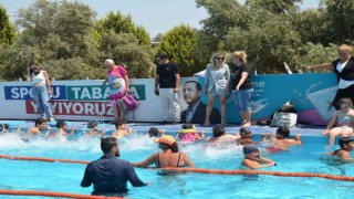 Didimli özel sporcular yüzme öğreniyor