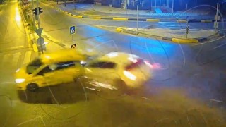 Dikkatsizlikleri canlarından ediyordu, kazalar kamerada