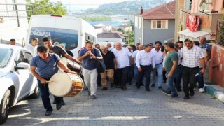 Dilovasında davullu zurnalı zam sevinci