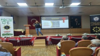 Direksiyon öğreticilerine En İyi Narkotik Polisi Anne semineri