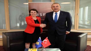 Dışişleri Bakanı Çavuşoğlu, Kosovalı mevkidaşı Gervalla-Schwarz ile görüştü