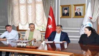 Doktordan memleketine okul ve cami