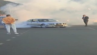Düğün konvoyunda trafiği durdurup drift yaptı