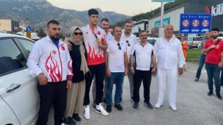 Dünya şampiyonu Osman Furkan Karakaya, Amasyada coşkuyla karşılandı