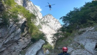 Dünyanın en derin kanyonunda mahsur kalan sporcular helikopterle kurtarıldı